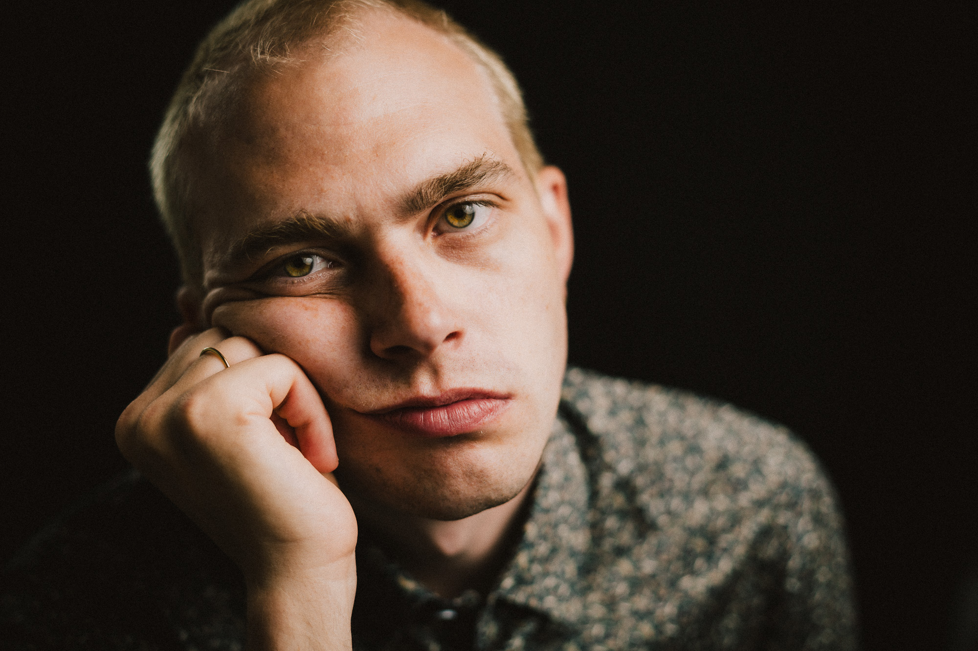 DIE LICHTFÄNGER Schauspielerportraits Dominik Dolt